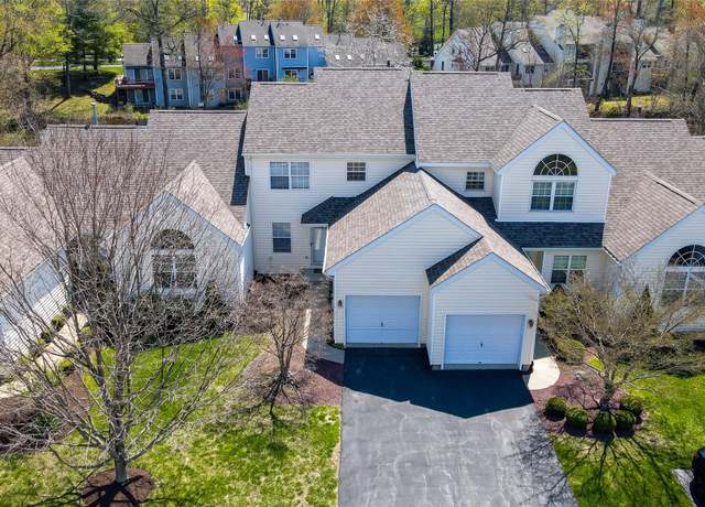 Property at 115 Turnberry Ct, Poughkeepsie, NY 12603, 2 beds, 1.5 baths