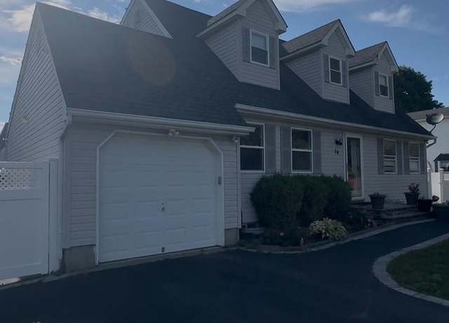 Property at 34 Harlem Ave, Medford, NY 11763, 4 beds, 3 baths