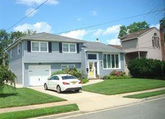 Property at 804 Lincoln St, Baldwin, NY 11510, 4 beds, 3.5 baths