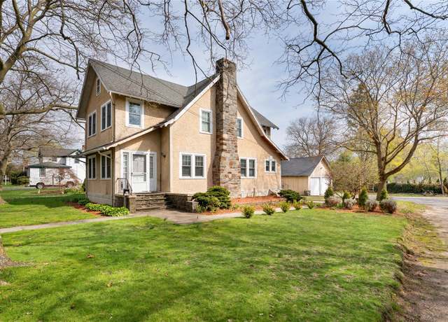 Property at 1212 Roanoke Ave, Riverhead, NY 11901, 4 beds, 2 baths