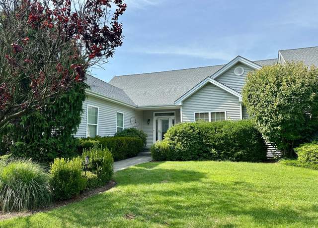 Property at 103 Rivendell Ct, Melville, NY 11747, 3 beds, 2.5 baths