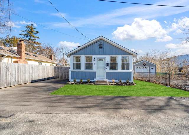 Property at 1 Jean Ct, Ronkonkoma, NY 11779, 2 beds, 1 bath