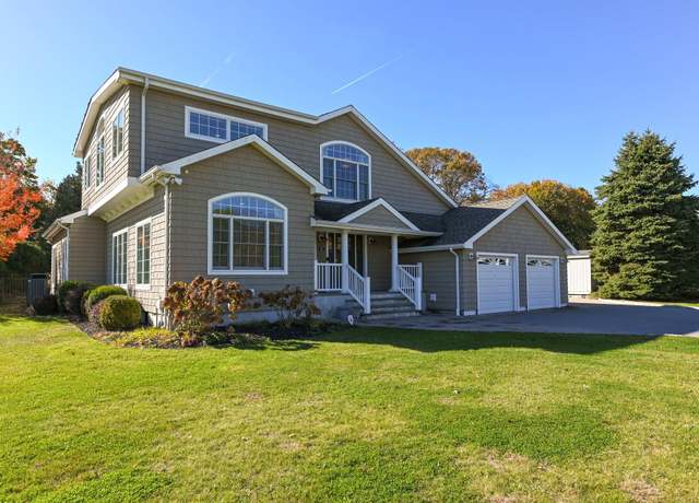 Property at 55 Seacove Ln, Jamesport, NY 11947, 4 beds, 2.5 baths