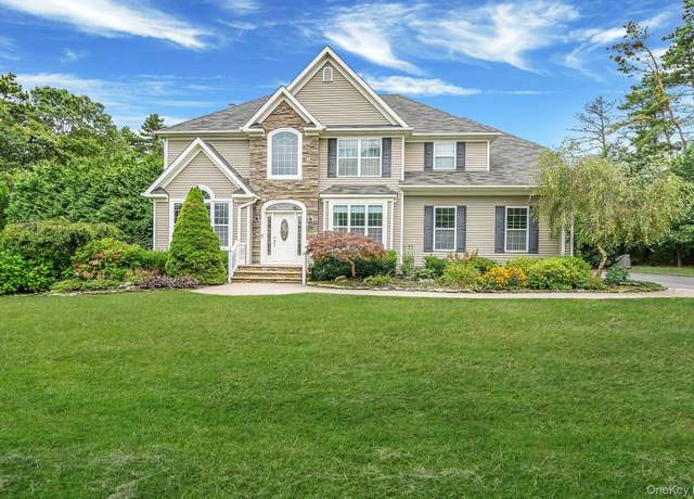 Property at 6 Nick Ct, Yaphank, NY 11980, 5 beds, 3 baths