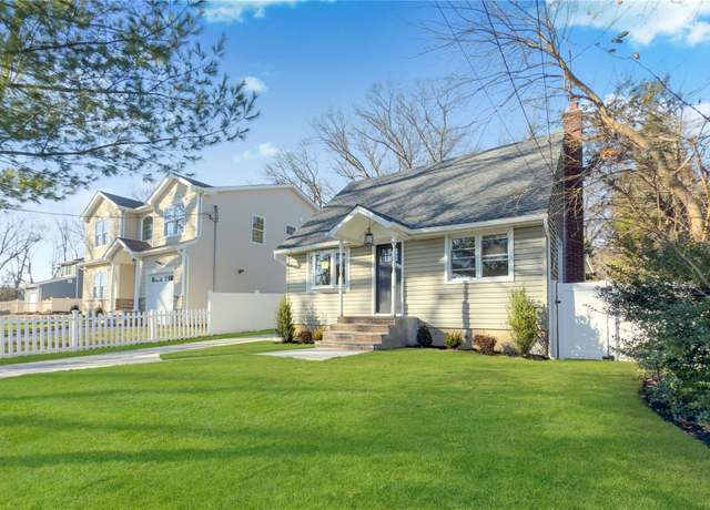Property at 11 Hickory, Bayville, NY 11709, 4 beds, 2.5 baths