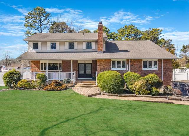 Property at 83 Old Brook Rd, Dix Hills, NY 11746, 5 beds, 3 baths