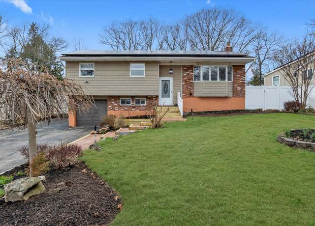 Property at 10 Weston Ln, Smithtown, NY 11787, 4 beds, 2 baths