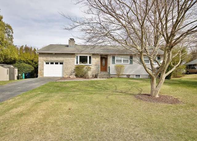 Property at 118 Overlook Dr, Mahopac, NY 10541, 3 beds, 1.5 baths