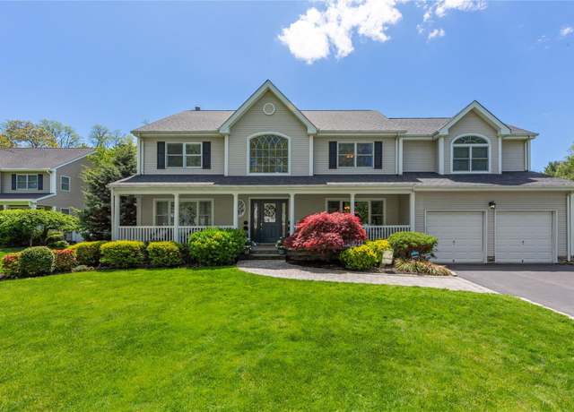 Property at 3 Angelica Ct, Hauppauge, NY 11788, 5 beds, 3.5 baths