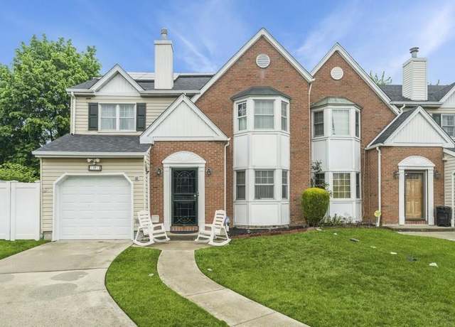 Property at 17 Bayview Ct, Inwood, NY 11096, 3 beds, 2 baths