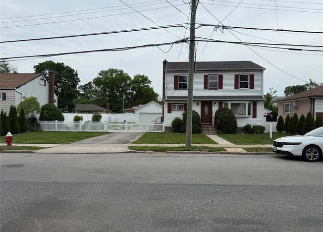 Property at 488 Coolidge Ave, Rockville Centre, NY 11570, 4 beds, 2 baths