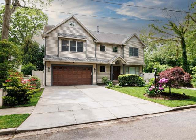 Property at 22 Commonwealth Ave, Massapequa, NY 11758, 4 beds, 2.5 baths