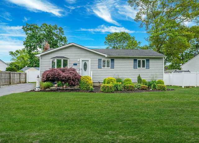 Property at 80 Breston Dr E, Shirley, NY 11967, 3 beds, 2 baths