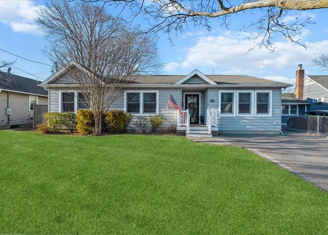 Property at 55 Tappan Ave, Babylon, NY 11702, 3 beds, 1 bath