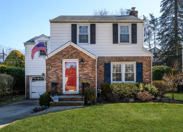 Property at 212 Fernwood Ter, Stewart Manor, NY 11530, 3 beds, 1.5 baths