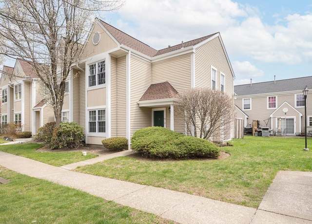 Property at 42 Creekside Cir, Spring Valley, NY 10977, 3 beds, 1.5 baths