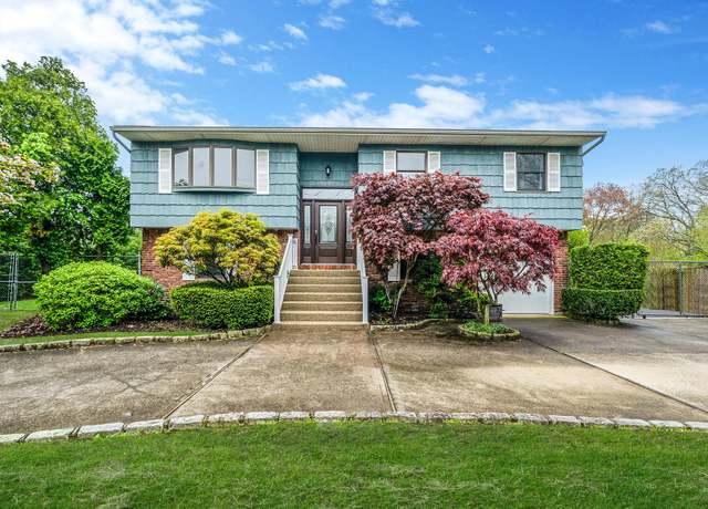 Property at 40 Cedarhurst St, Islip Terrace, NY 11752, 4 beds, 2 baths