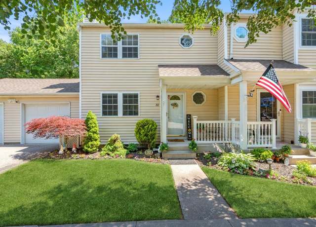 Property at 32 Hancock Cmns, Yaphank, NY 11980, 3 beds, 2 baths