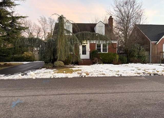 Property at 25 Korol St, Bay Shore, NY 11706, 4 beds, 2 baths