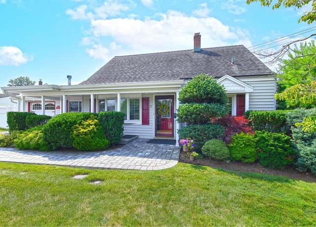 Property at 2 Hickory Ln, Levittown, NY 11756, 3 beds, 2 baths