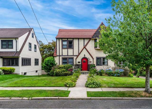Property at 118 Carver Ter, Yonkers, NY 10710, 4 beds, 2.5 baths