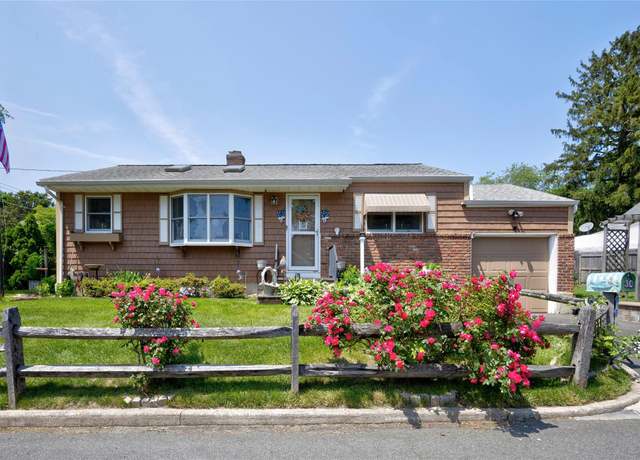 Property at 30 W 12th St, Huntington Station, NY 11746, 3 beds, 1 bath