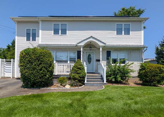 Property at 37 Seward St, West Babylon, NY 11704, 4 beds, 3 baths
