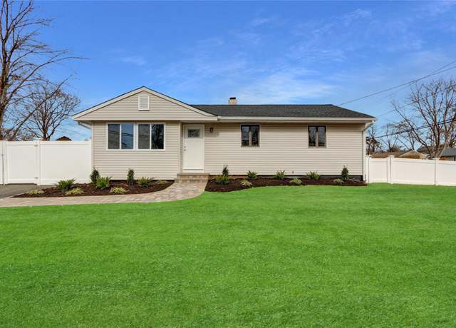 Property at 2203 Knickerbocker Ave, Medford, NY 11763, 3 beds, 1 bath