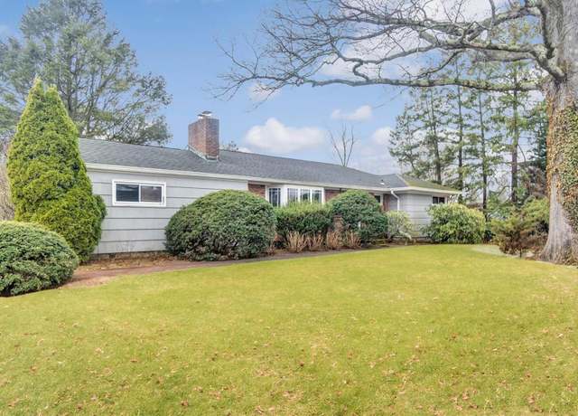 Property at 2 Briarcliff Pl, Huntington, NY 11743, 3 beds, 2 baths