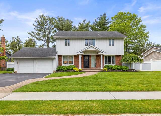 Property at 3 Colgate Ln, Woodbury, NY 11797, 4 beds, 2.5 baths