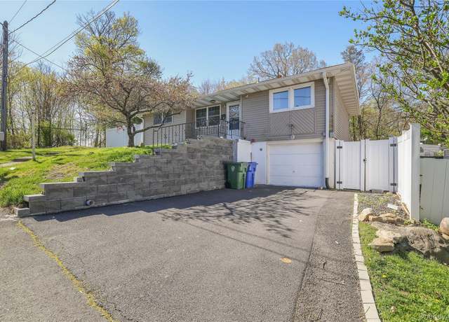 Property at 3 Chappell Pkwy, Middletown, NY 10940, 2 beds, 1 bath