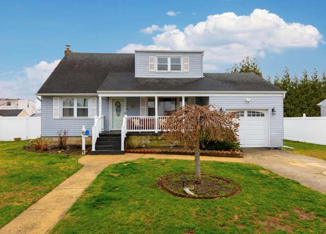 Property at 233 45th St, Lindenhurst, NY 11757, 5 beds, 2 baths