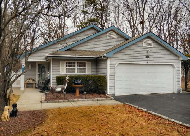Property at 11 Westchester Ct, Middle Island, NY 11953, 3 beds, 2 baths