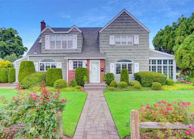 Property at 1 O'conee Walk, Bay Shore, NY 11706, 4 beds, 2.5 baths