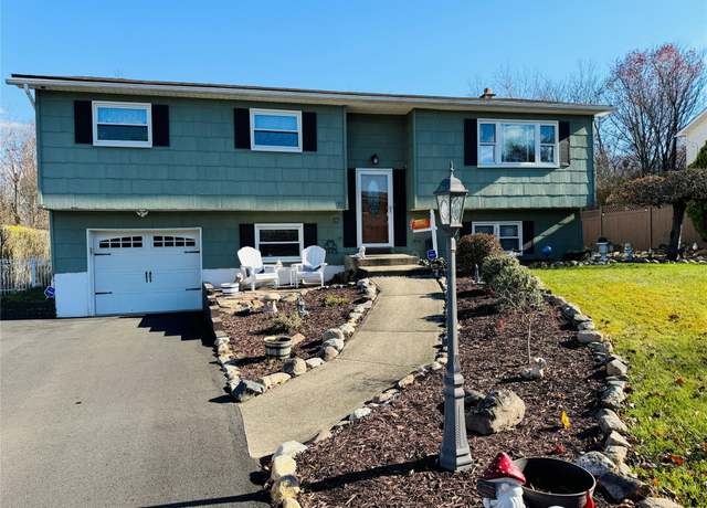 Property at 97 Rolling Meadows Rd, Middletown, NY 10940, 3 beds, 2.5 baths