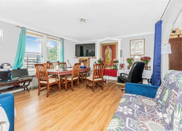 Property at 132 Oak St, Yonkers, NY 10701, 5 beds, 2 baths