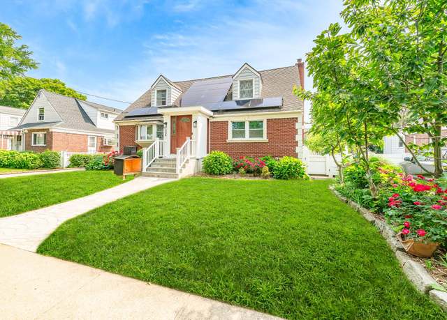 Property at 136 Wardwell Rd, Mineola, NY 11501, 6 beds, 3 baths