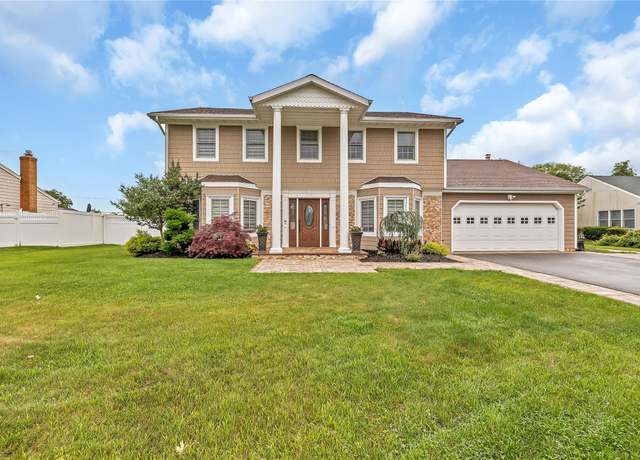 Property at 133 Pace Dr S, West Islip, NY 11795, 4 beds, 2.5 baths