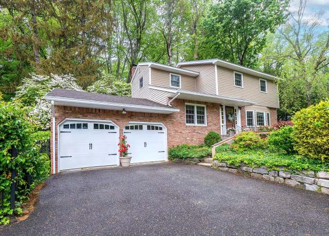 Property at 348 Littleworth Ln, Sea Cliff, NY 11579, 4 beds, 3 baths