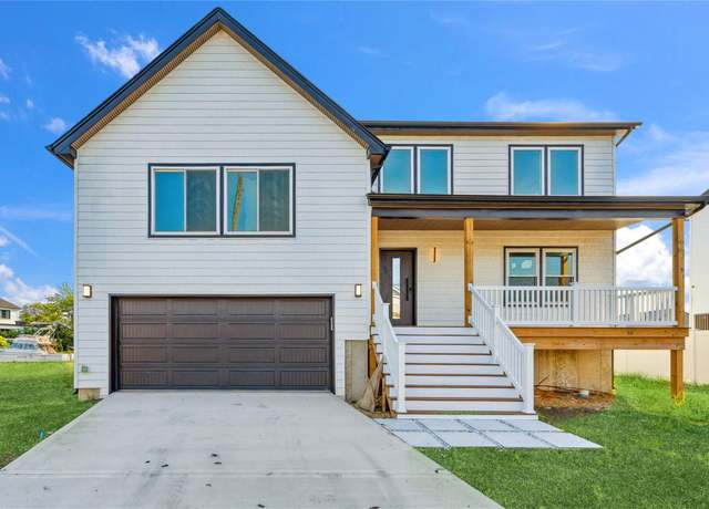 Property at 771 S 9th St, Lindenhurst, NY 11757, 5 beds, 3.5 baths