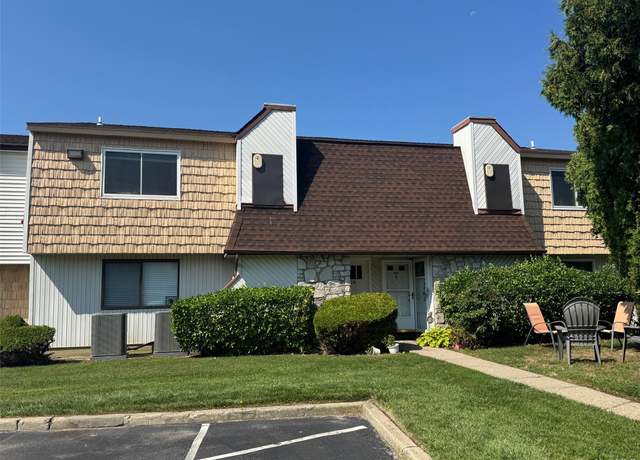 Property at 138 N Pointe Cir #138, Coram, NY 11727, 2 beds, 1 bath