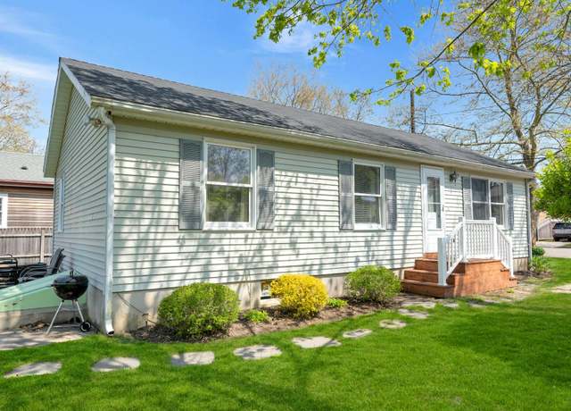Property at 411 2nd St, Greenport, NY 11944, 3 beds, 1 bath