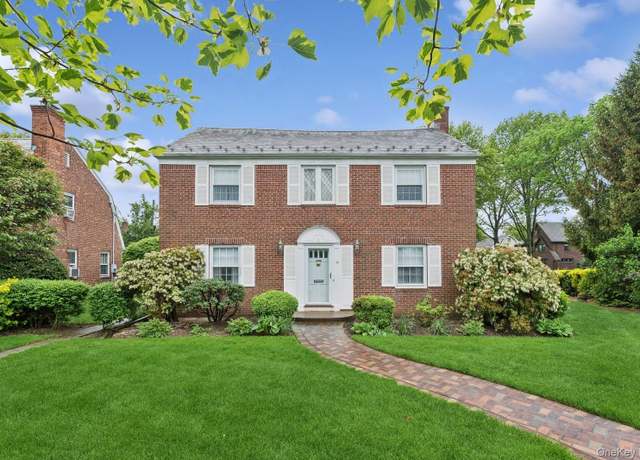Property at 94 Stratford Ave, Garden City, NY 11530, 4 beds, 2.5 baths