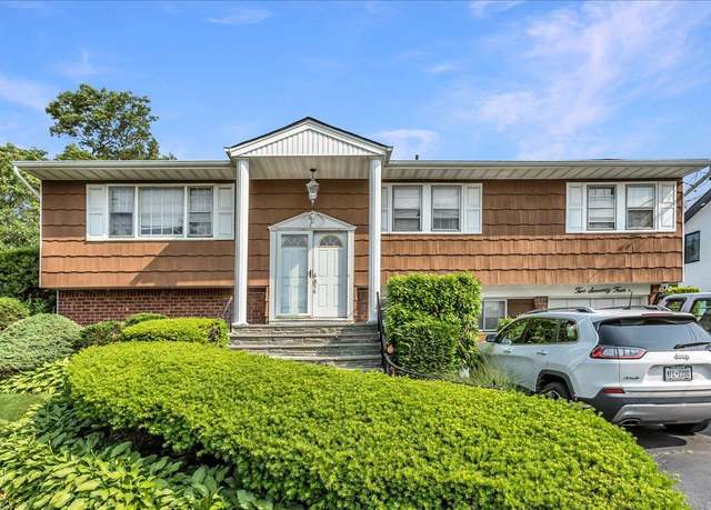 Property at 274 Central Park Rd, Plainview, NY 11803, 4 beds, 3 baths