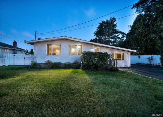 Property at 64 Montgomery Ave, West Babylon, NY 11704, 3 beds, 1.5 baths