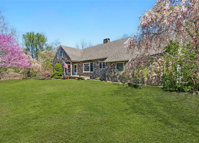 Property at 1500 Marys Rd, Mattituck, NY 11952, 5 beds, 2 baths