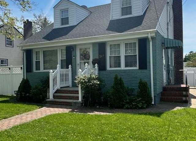 Property at 247 Barwick Blvd, Mineola, NY 11501, 4 beds, 2 baths