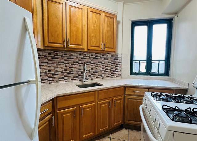 Property at 1560 Metropolitan Ave Unit 8B, Bronx, NY 10462, 2 beds, 1 bath