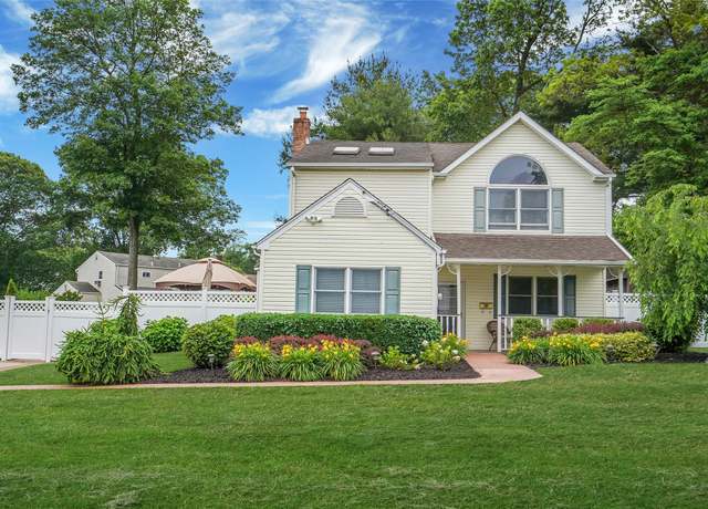 Property at 6 Center St, Ronkonkoma, NY 11779, 3 beds, 2 baths