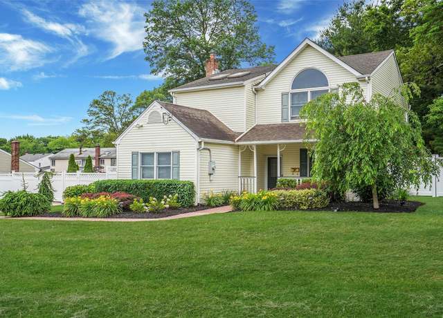 Property at 6 Center St, Ronkonkoma, NY 11779, 3 beds, 2 baths
